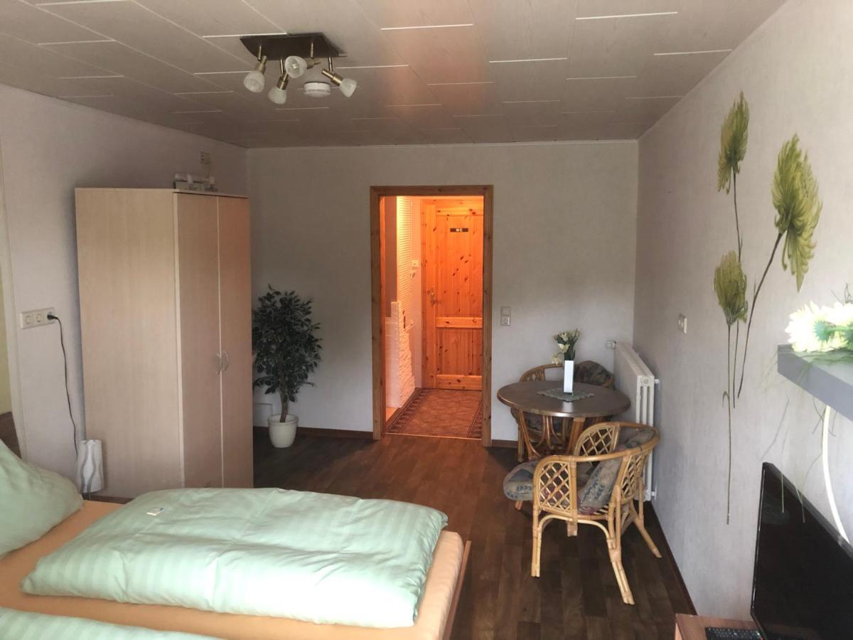 Hotel - Restaurant - Deutsches Haus Neuhutte Exteriör bild